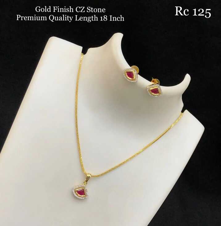 Gold finish chain pendant set