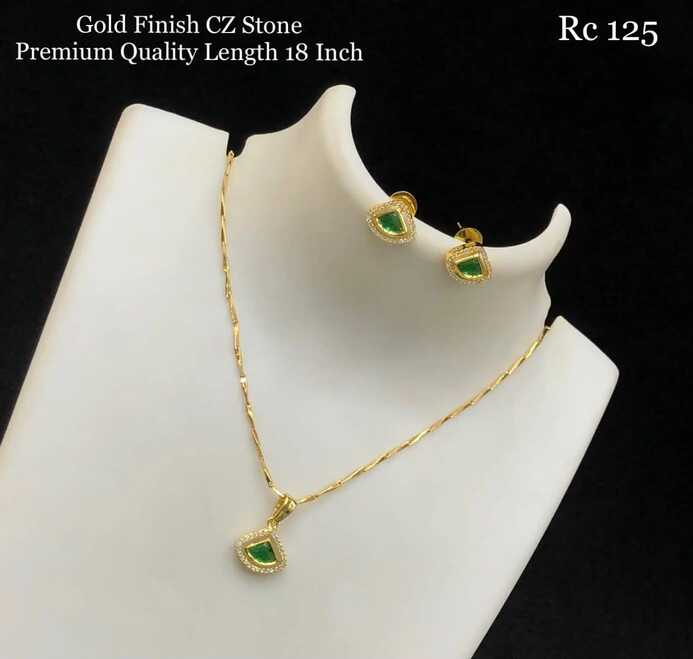 Gold finish chain pendant set